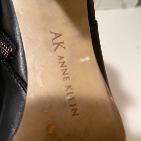 Anne Klein gorgeous boots with gold design heels - Picture 11 of 15